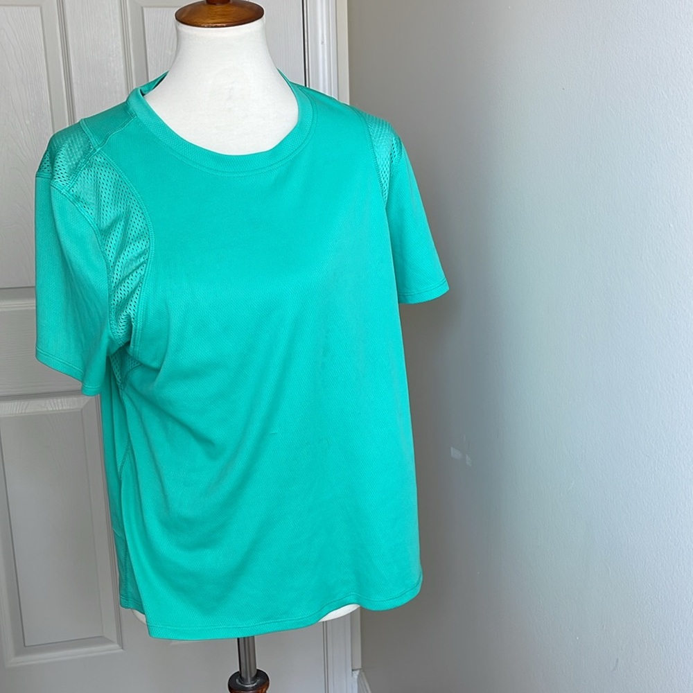 Avia athletic shirt size XL (16-18)
